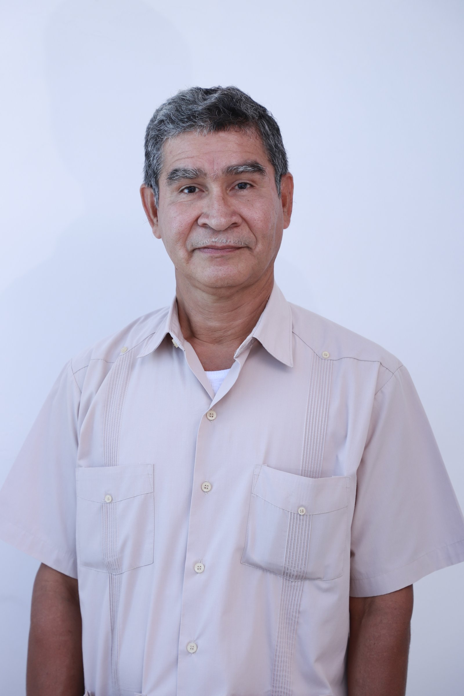 Dr. Luis Vargas.